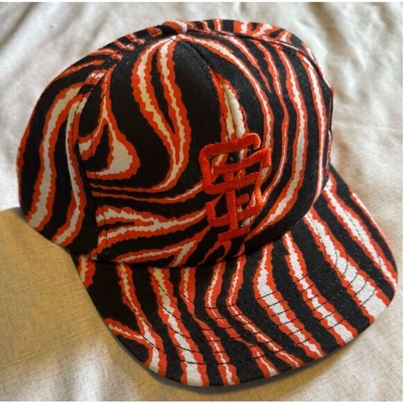 SF Giants Francisco Subaz Vintage Twins SnapBack - Picture 2 of 5